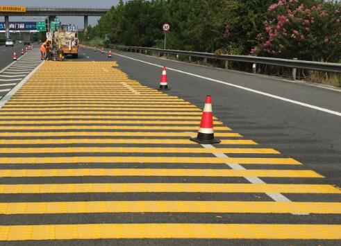 蘇州道路劃線廠家解讀振蕩標(biāo)線與道路標(biāo)線的區(qū)別在哪？